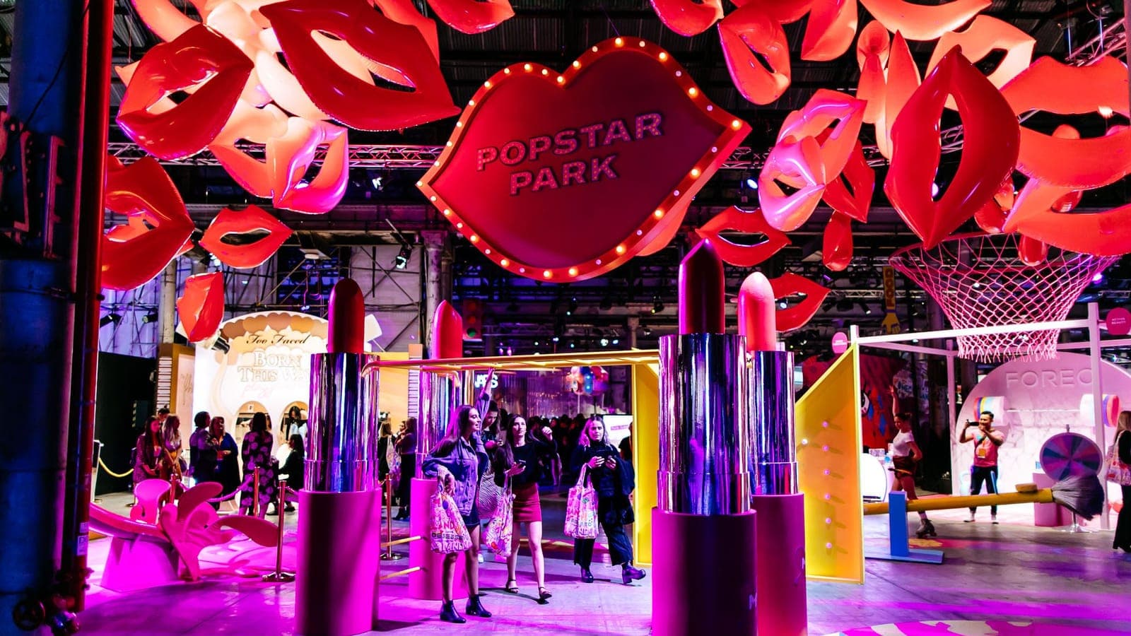 The Popstar Park zone: a neon lips sign above giant lipsticks and a basketball hoop